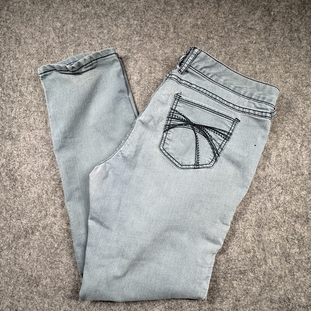 Rue21 Women's Mid Rise Skinny Jeans Size 14‎ Light Wash Embroidered Back Pockets